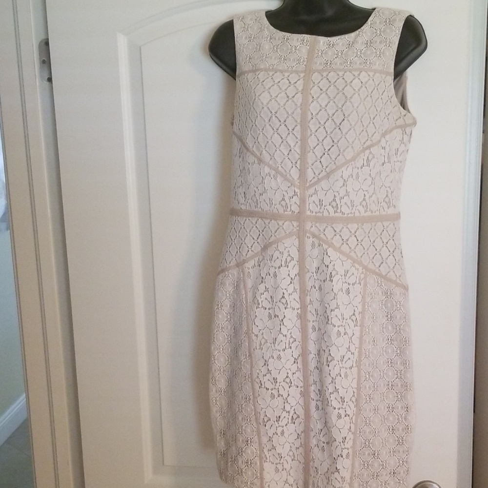 Sleeveless lace dress